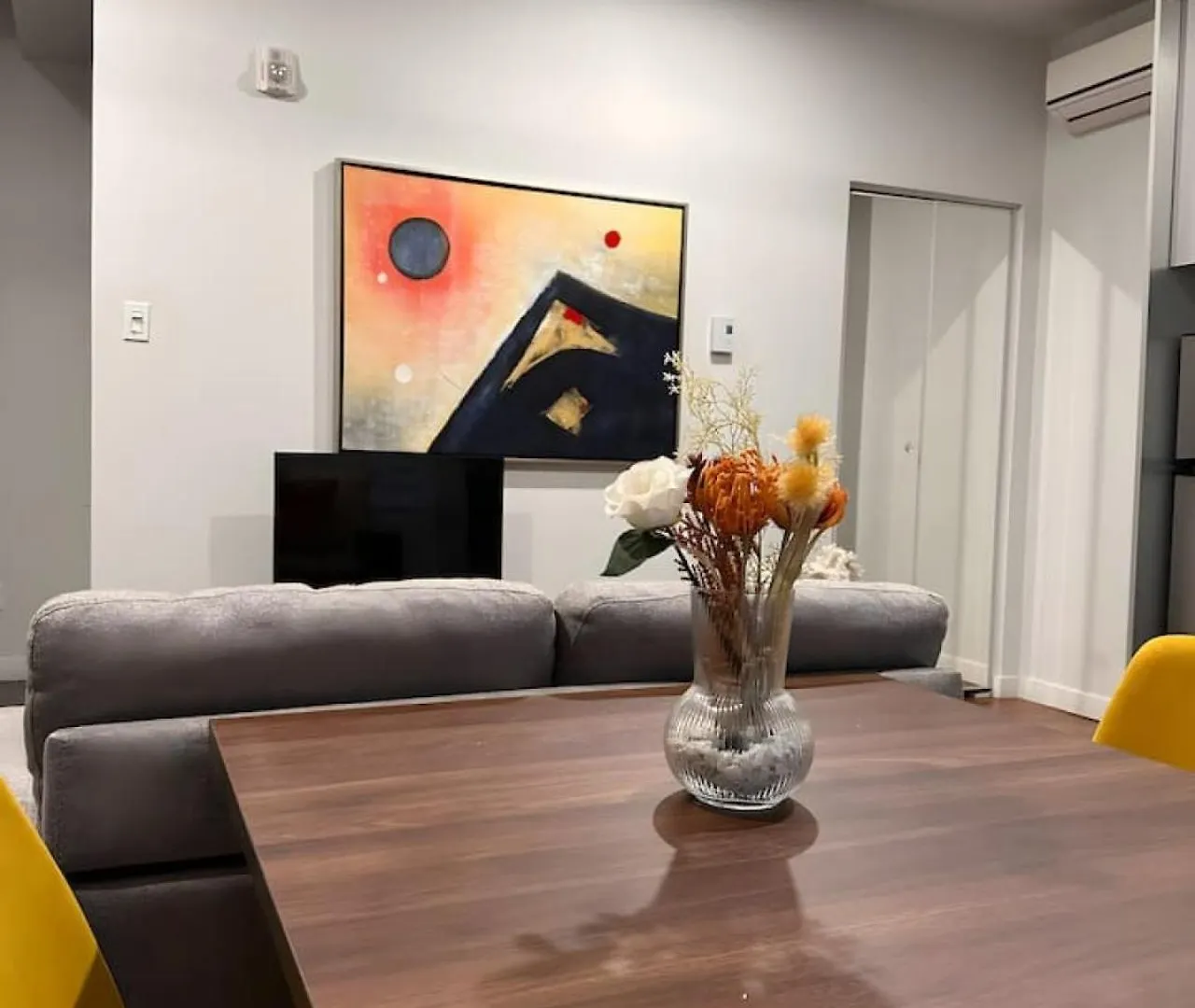 Spacious Studio On Bishop - Hot Spot Dtown Mtl Zx5 Montreal Apartment