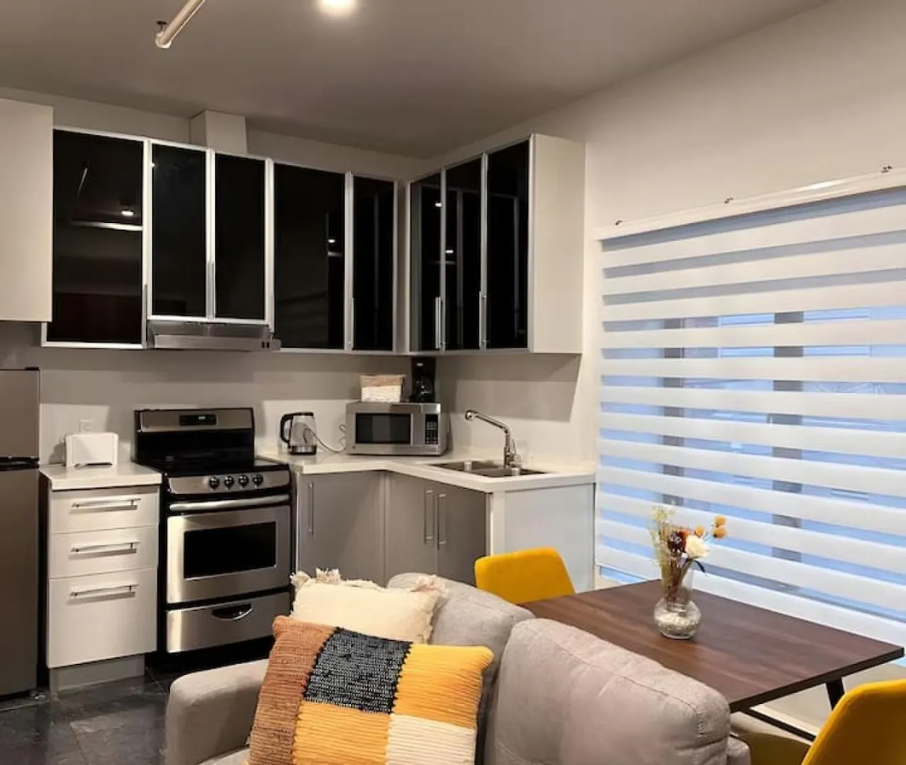Apartment Spacious Studio On Bishop - Hot Spot Dtown Mtl Zx5 Montreal Canada