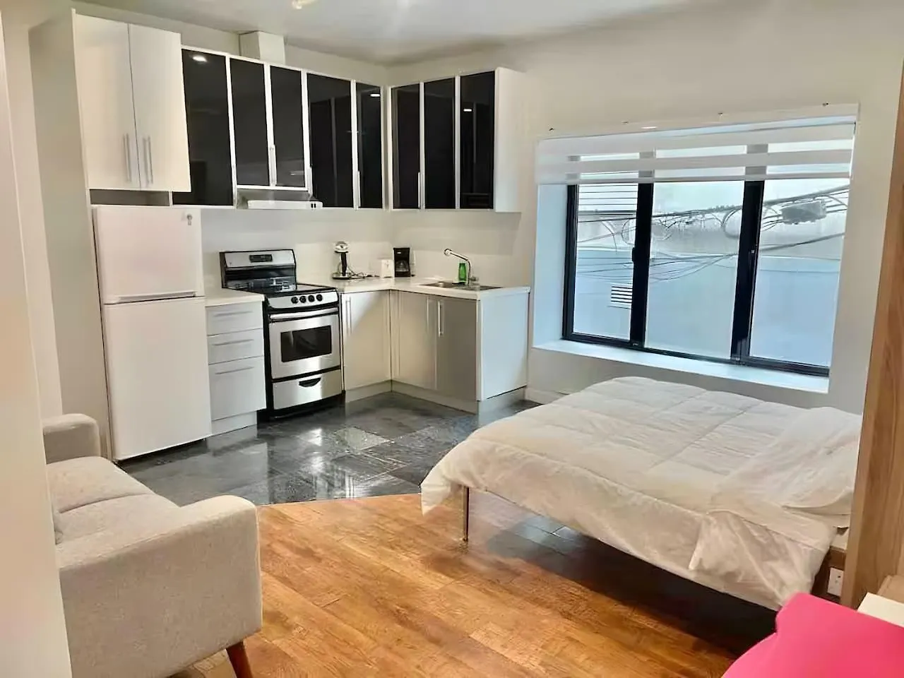 Spacious Studio On Bishop - Hot Spot Dtown Mtl Zx5 Montreal Canada