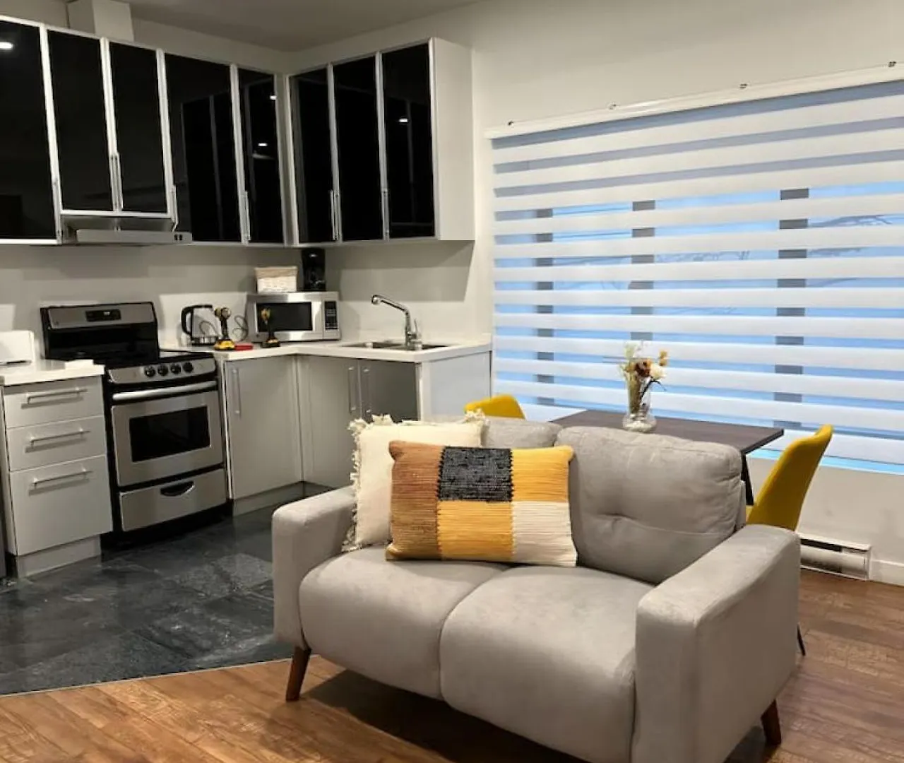 Spacious Studio On Bishop - Hot Spot Dtown Mtl Zx5 Montreal