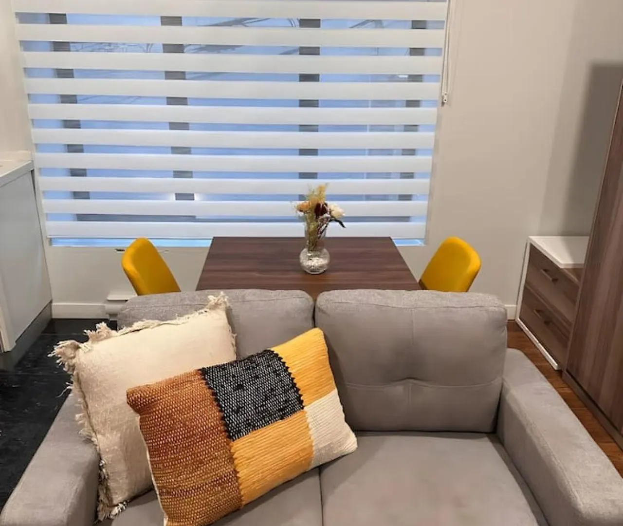 Spacious Studio On Bishop - Hot Spot Dtown Mtl Zx5 Montreal Apartment