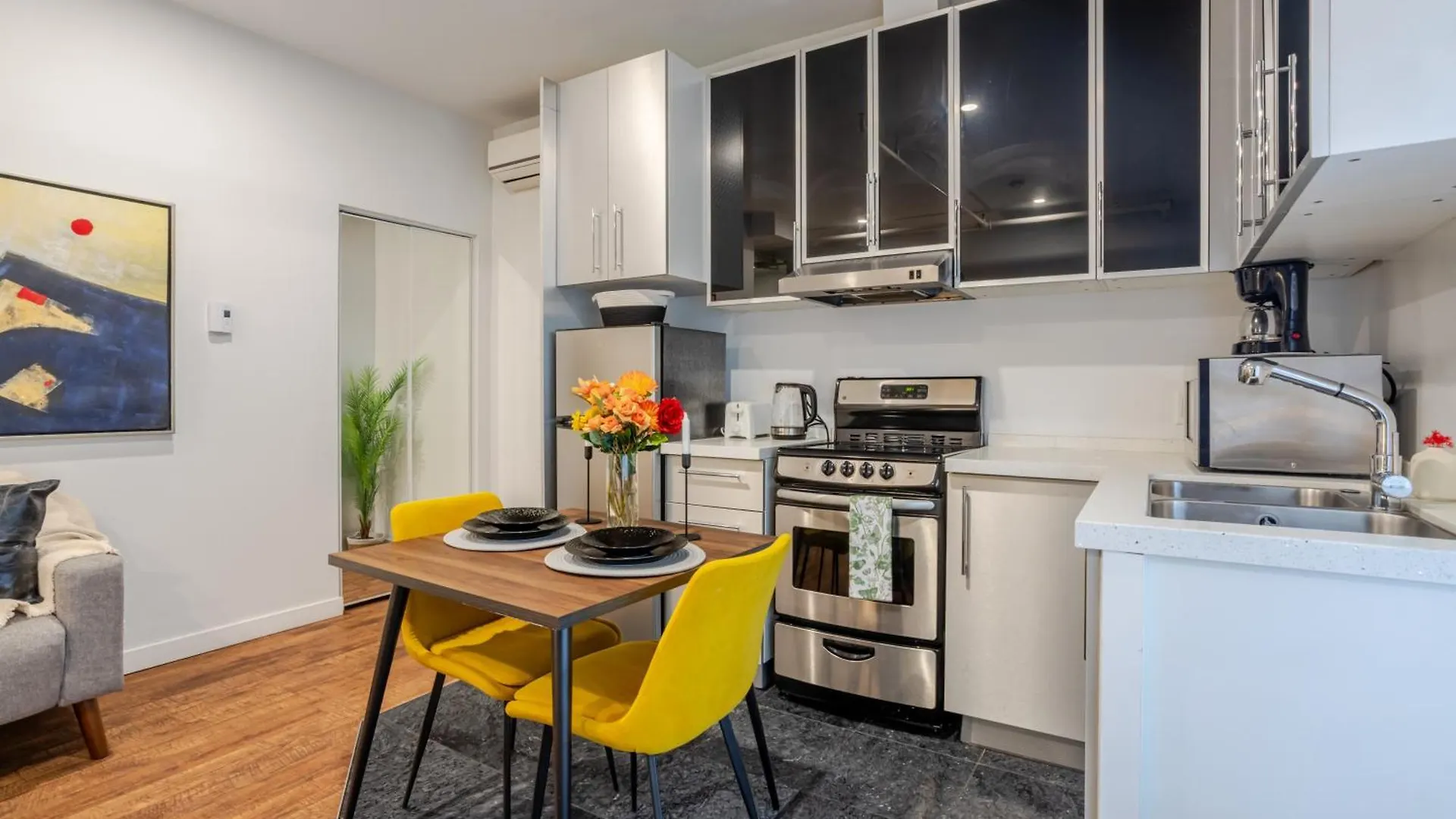 Spacious Studio On Bishop - Hot Spot Dtown Mtl مونتريال 0*,