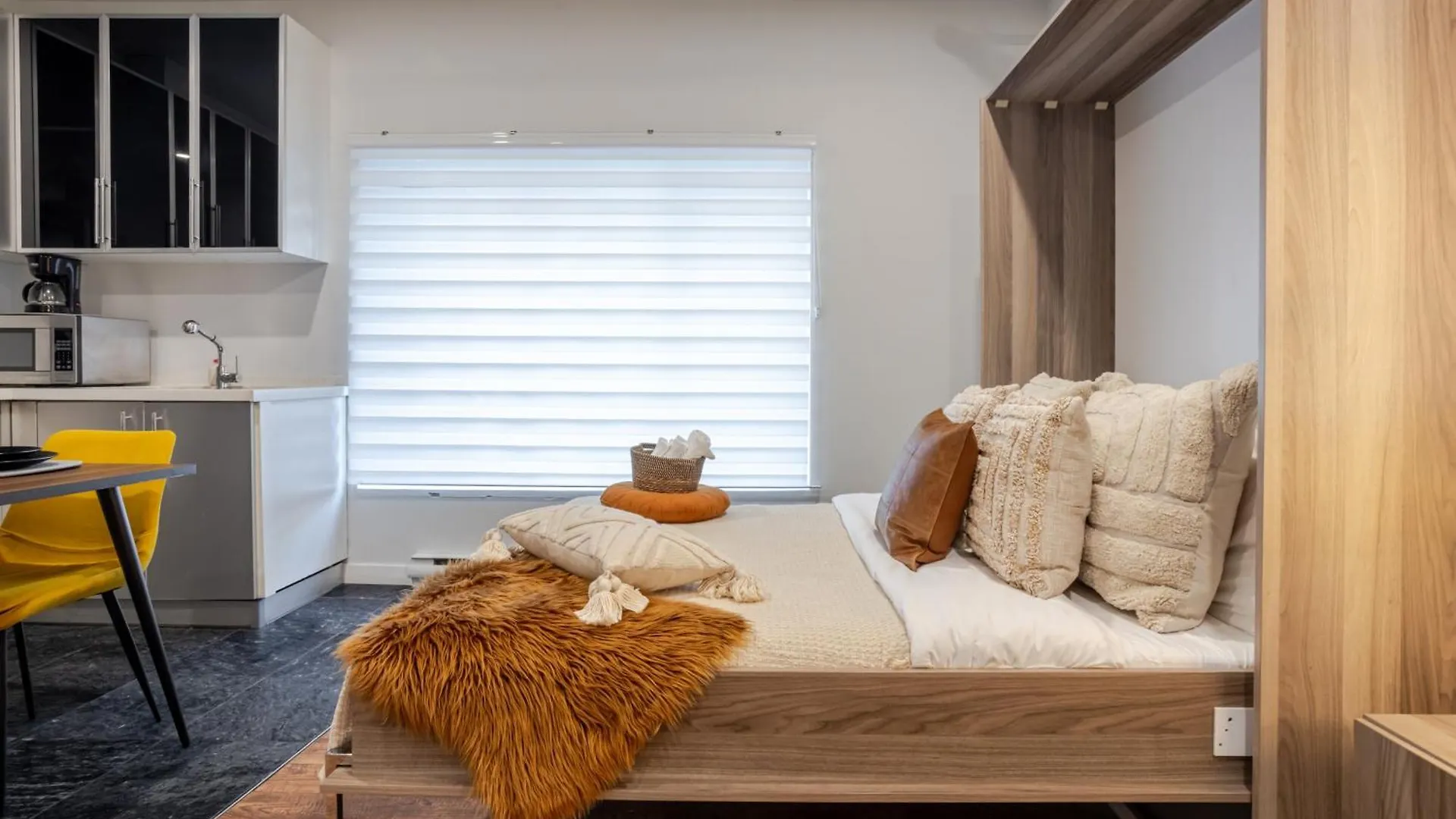Apartman Spacious Studio On Bishop - Hot Spot Dtown Mtl Montréal